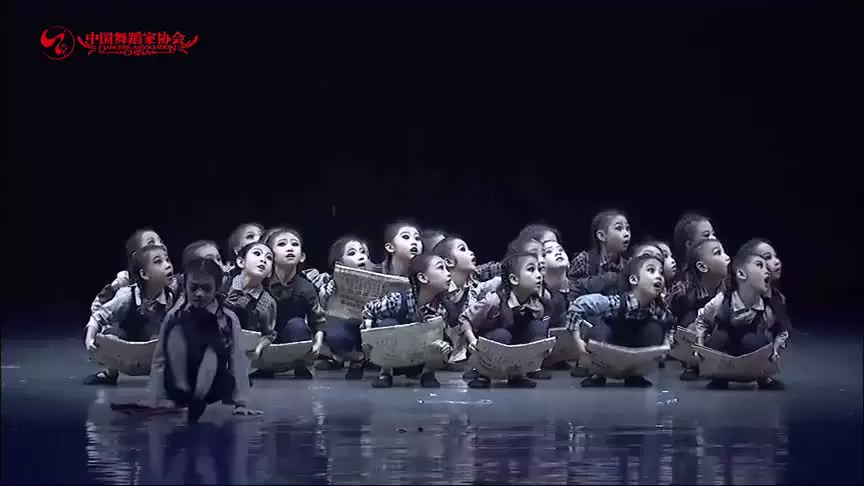 Стиль Xiaohe Tongxin детское выступление на праздник Шугуан детское сценическое платье, детские костюмы газетная деталь сцены