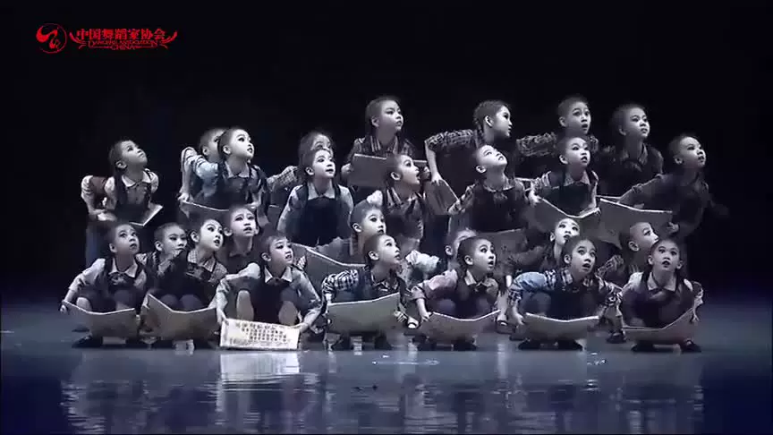 Стиль Xiaohe Tongxin детское выступление на праздник Шугуан детское сценическое платье, детские костюмы газетная деталь сцены