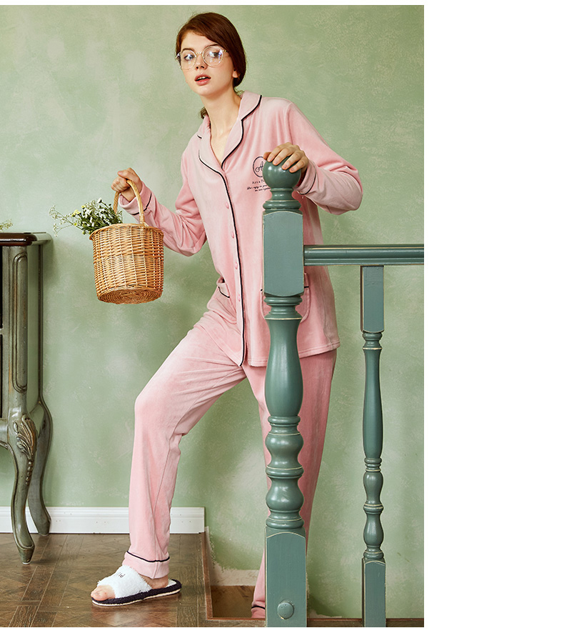 Một cặp vợ chồng đồng hành với bộ đồ ngủ phụ nữ mùa thu đảo cashmere đồ lót nam