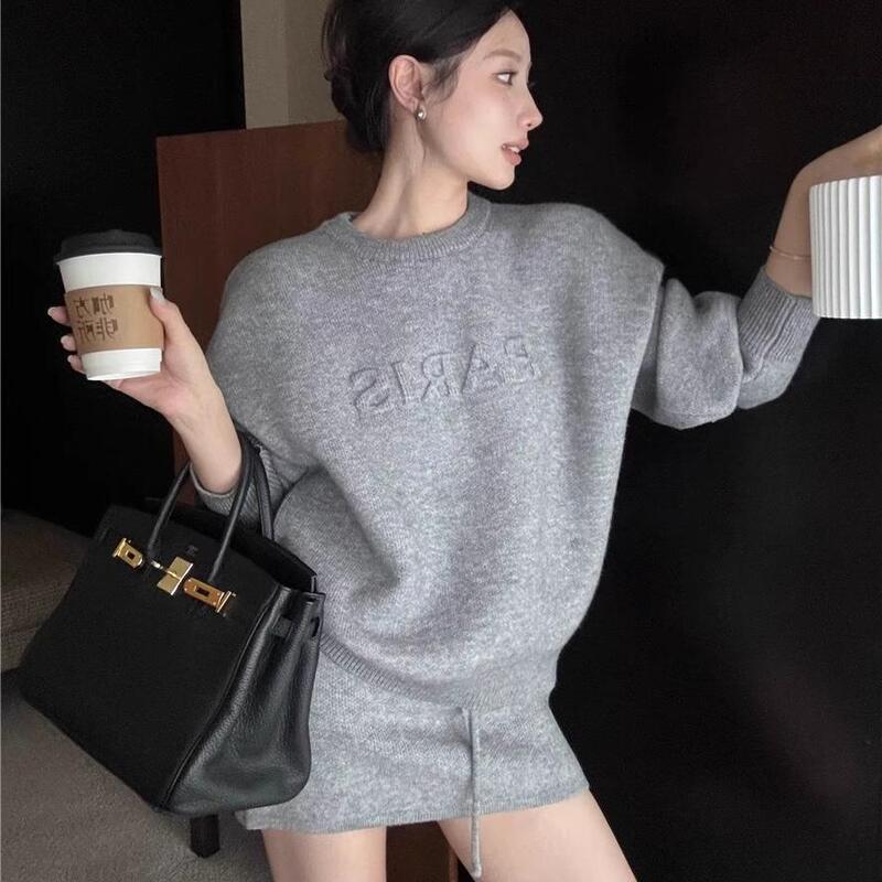Casual Suit with Letter Embossed Long-Sleeved Pullover Sweater for Women, Autumn and Winter Wear, Knitted Half-Length Skirt, Gray Two-Piece Set