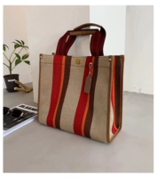 Красный, большой