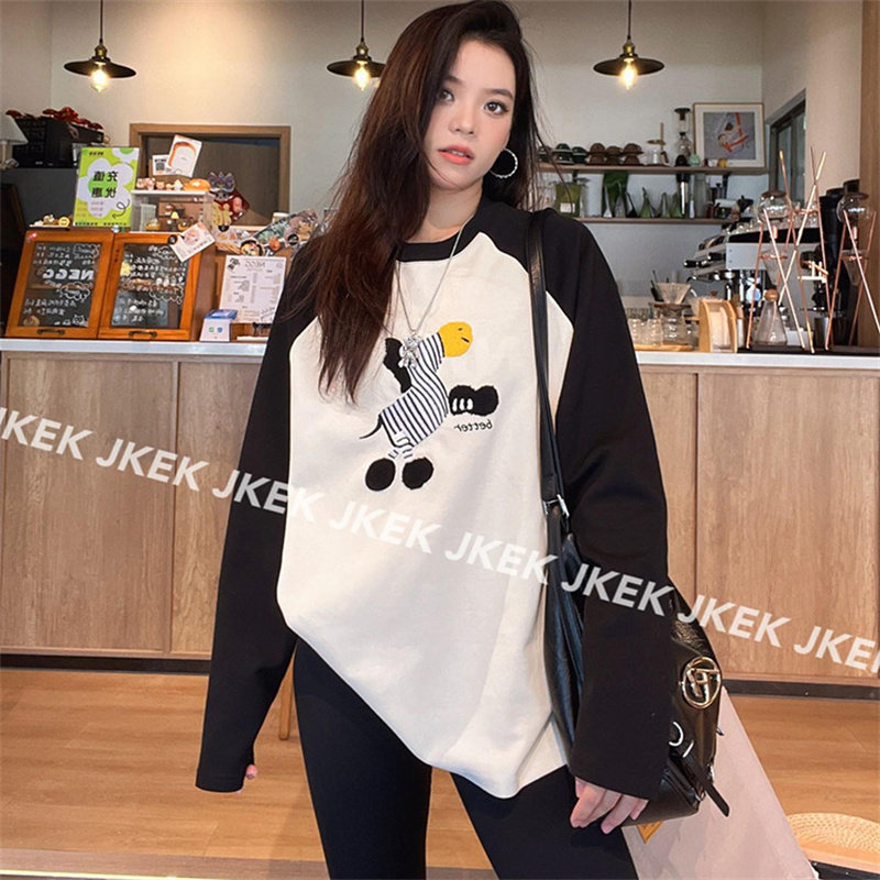 秋装圆领套头上衣时尚减龄小衫潮今年流行长袖拼色卡通图案卫衣女
