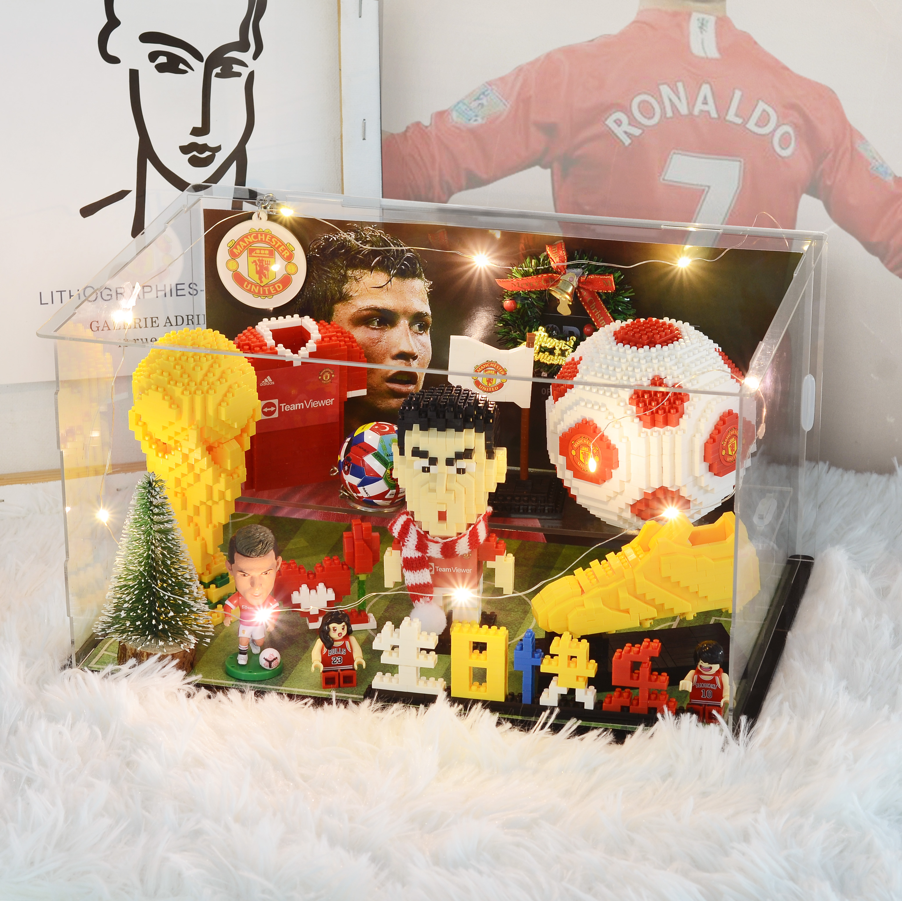 Manchester United C Ronaldo Paris Barca Messi hand-made around football souvenir building block Kaka model to send boyfriend gifts