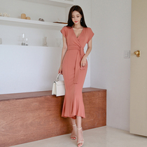 OL temperament feminine pop skirt waist thin 2019 autumn new female fish tail V collar short sleeve dress