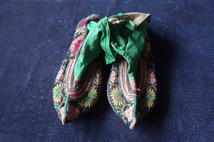 Hominin Sonic Penthouse Find the Qianxi Miao Beef Leather Bottom Silk Thread Handmade Embroidery about 36 yards c-818 Small mill