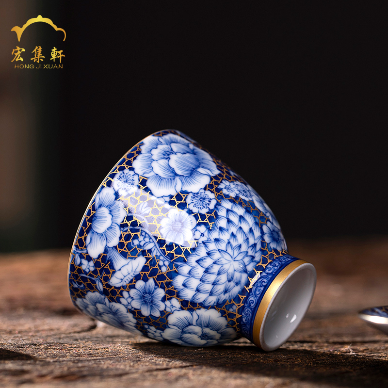 The see colour flower jingdezhen blue and white hand sample tea cup kung fu tea cups checking ceramic masters cup personal single CPU