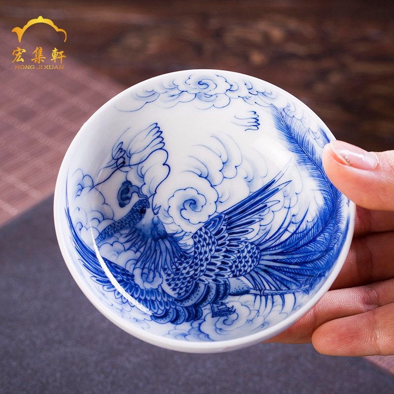 Ceramic cups jingdezhen blue and white porcelain teacup pu - erh tea cup hand - made large - sized longfeng sample tea cup master cup single CPU