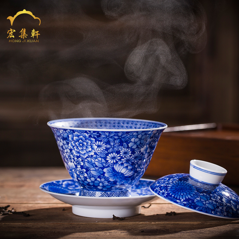 Tureen tea cups in a large bowl of jingdezhen ceramic hand - made flower is blue and white porcelain tea set tea three Tureen