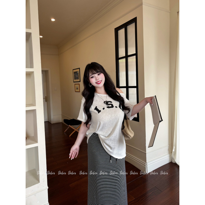 Babes【Versatile Stripes】Plus-Size Korean-Style Casual Simple Loose Short-Sleeve Top and Striped Skirt Set Babes【Versatile Stripes】Plus-Size Korean-Style Casual Simple Loose Short-Sleeve Top and Striped Skirt Set