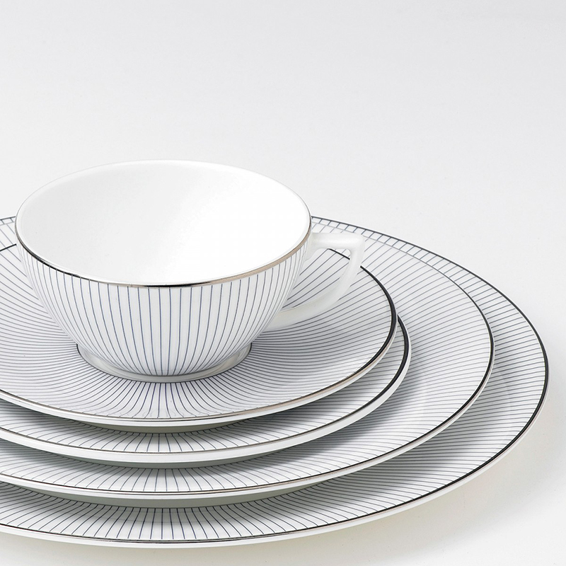 British Wedgwood Jasper Conran elegant stripe ipads 18 cm deep porcelain plate