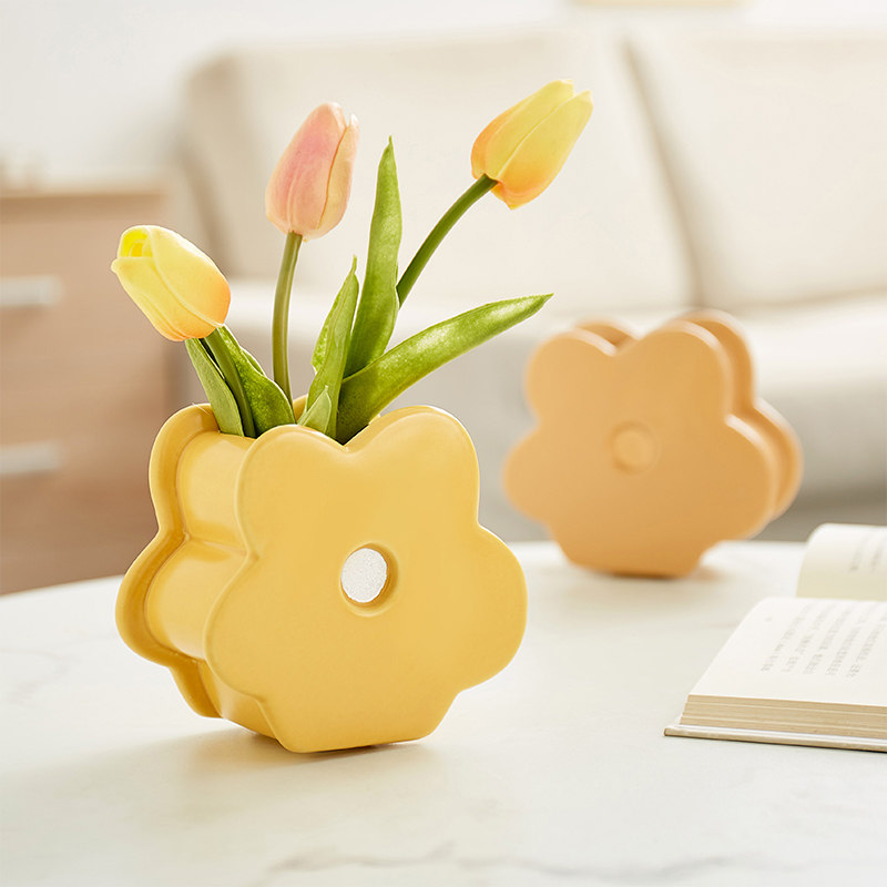 Nordic Creativity Cute Desktop Ceramic Flowers Vase Table Small Pendulum Pieces Living-room Flower Arrangement Drying Flowers Home Decorations