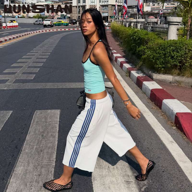 2026 Summer American Retro Sports Style Loose Four-Stripe Mid-Length Pants Pure Cotton Frayed Hem Capri Shorts for Women 2026 Summer American Retro Sports Style Loose Four-Stripe Mid-Length Pants Pure Cotton Frayed Hem Capri Shorts for Women