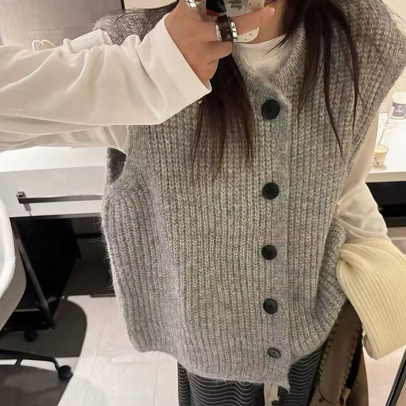 Designed with a Loose Fit, Women's Sweater Vest 2026 Autumn and Winter New Style, Large Size, Lazy Korean Style, Loose Sleeveless Knitted Vest Designed with a Loose Fit, Women's Sweater Vest 2026 Autumn and Winter New Style, Large Size, Lazy Korean Style, Loose Sleeveless Knitted Vest