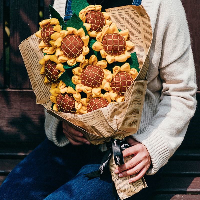 Free Cut Unwoven Fabric Handmade DIY Materials Bag Hands Flowers Sunflower Sunflowers Birthday Gifts Send Girls