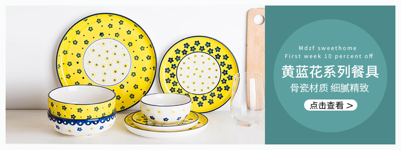 Modern housewives creative hand - made ceramic baking bowl of fruit salad bowl bowl in hand a microwave oven is cheese baked bread and butter