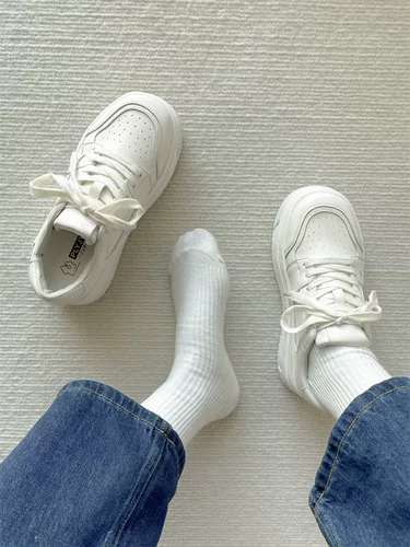 Спортивная летняя небольшая белая спортивная обувь, высокие кроссовки на платформе