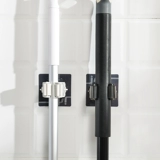 Два установленных липких шваблин