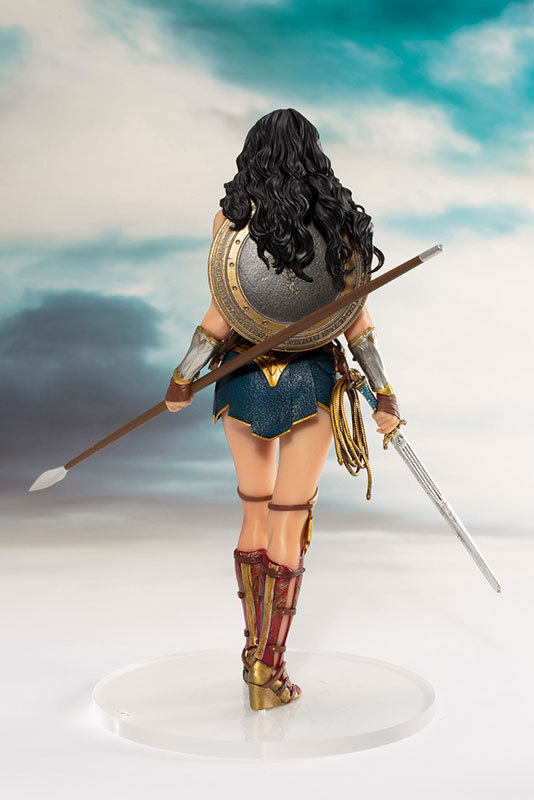 Wonder Woman Figurine 4