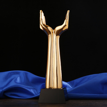 Resin metal trophy custom Earth hand lift creative new trophy year-end commemorative trophy prizes customized