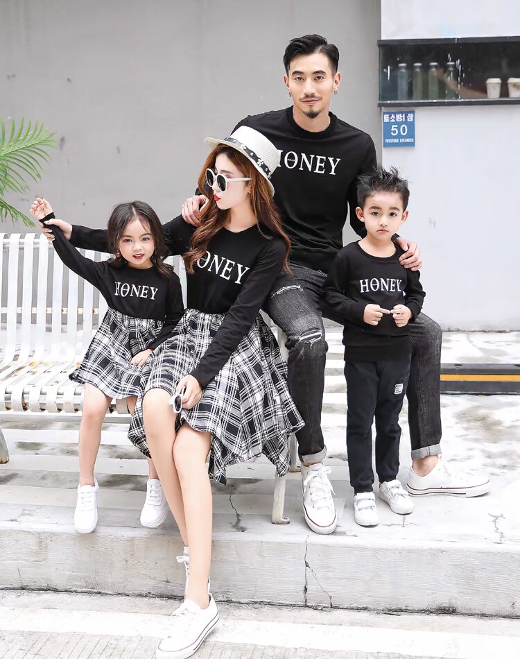 Quần áo mùa thu cha mẹ trẻ em 2018 mới may váy lưới gia đình của phụ nữ ba áo len thời trang trang trí nhà quan ao tre em