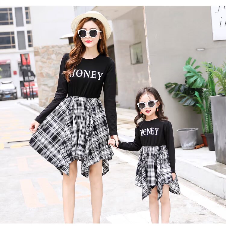 Quần áo mùa thu cha mẹ trẻ em 2018 mới may váy lưới gia đình của phụ nữ ba áo len thời trang trang trí nhà quan ao tre em