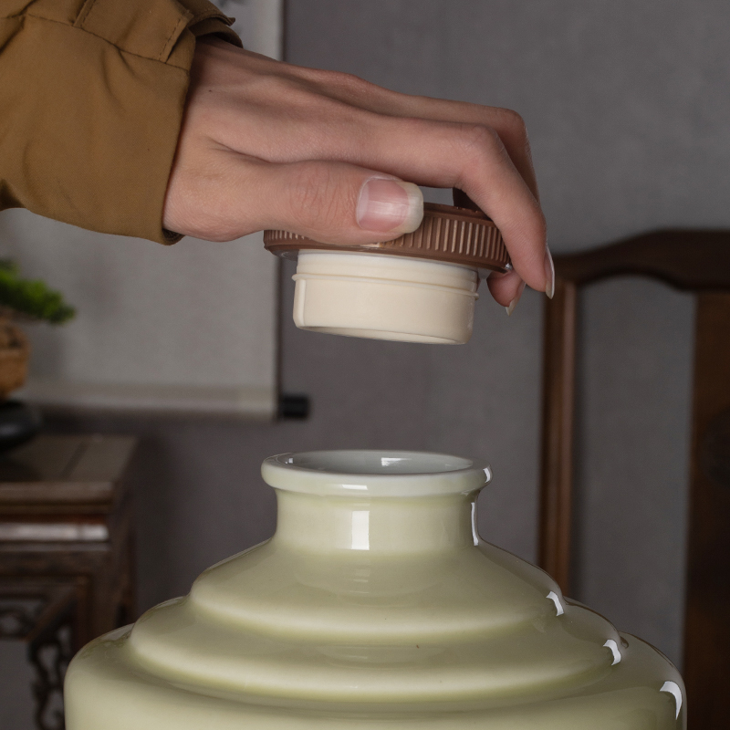 An empty bottle jingdezhen household ceramics 1 catty 5 jins of 10 jins as cans creative retro seal hoard liquor bottles