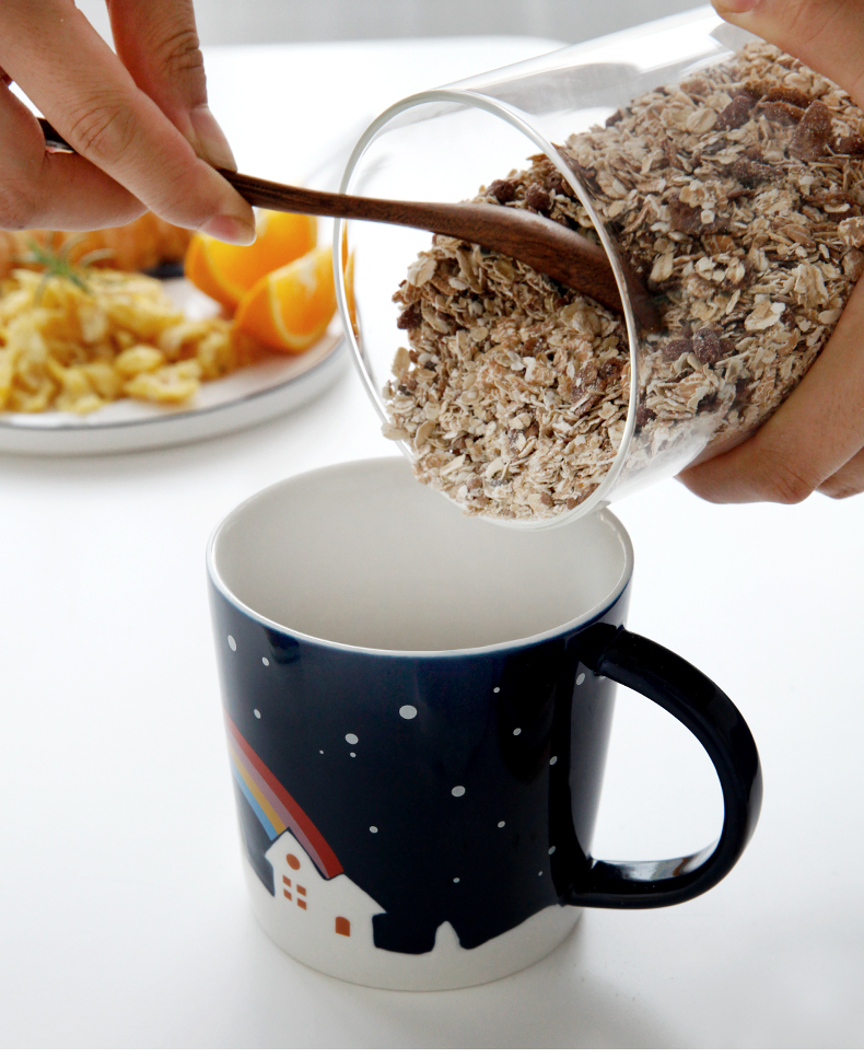 Creative move ceramic keller cup with cover trend of drinking a cup of coffee cup men 's and women' s cereal breakfast cup