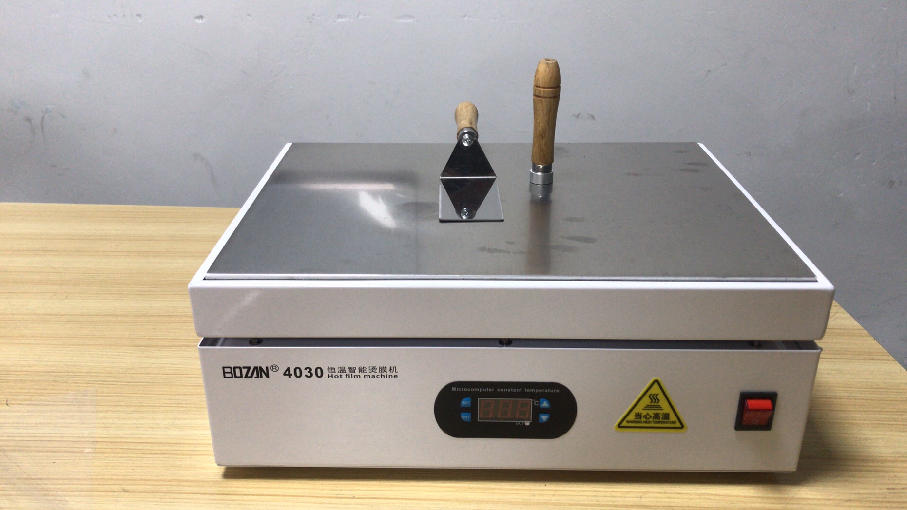 Heating plate 946 thermostatic bronzing machine LED lamp bead welding heating platform BOZAN3040 experimental heater