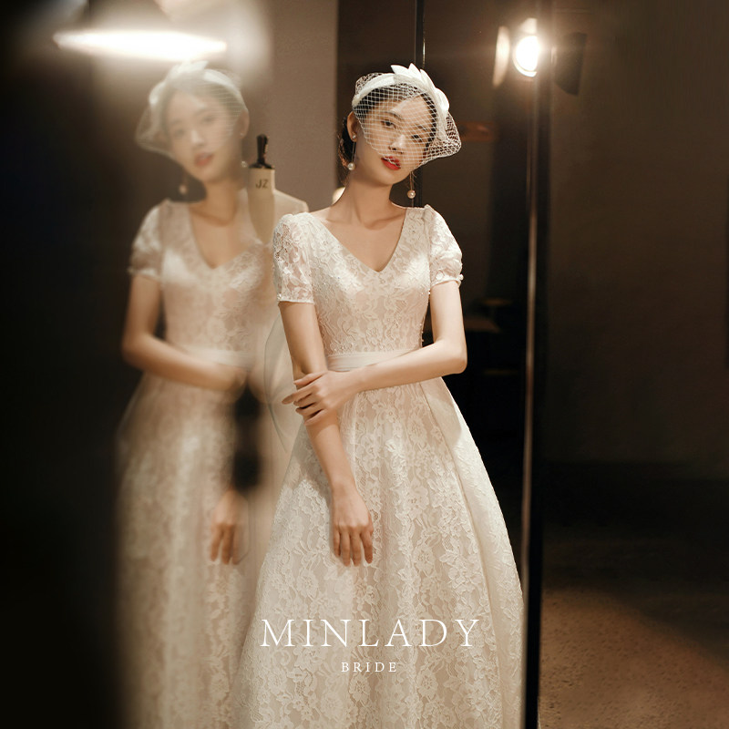 Famous) flower V light wedding dress 2021 New temperament simple French retro bride lace together go out yarn female