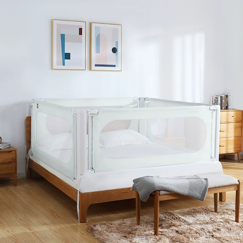 Болин Болин очень любопытен в отношении кровати 008.