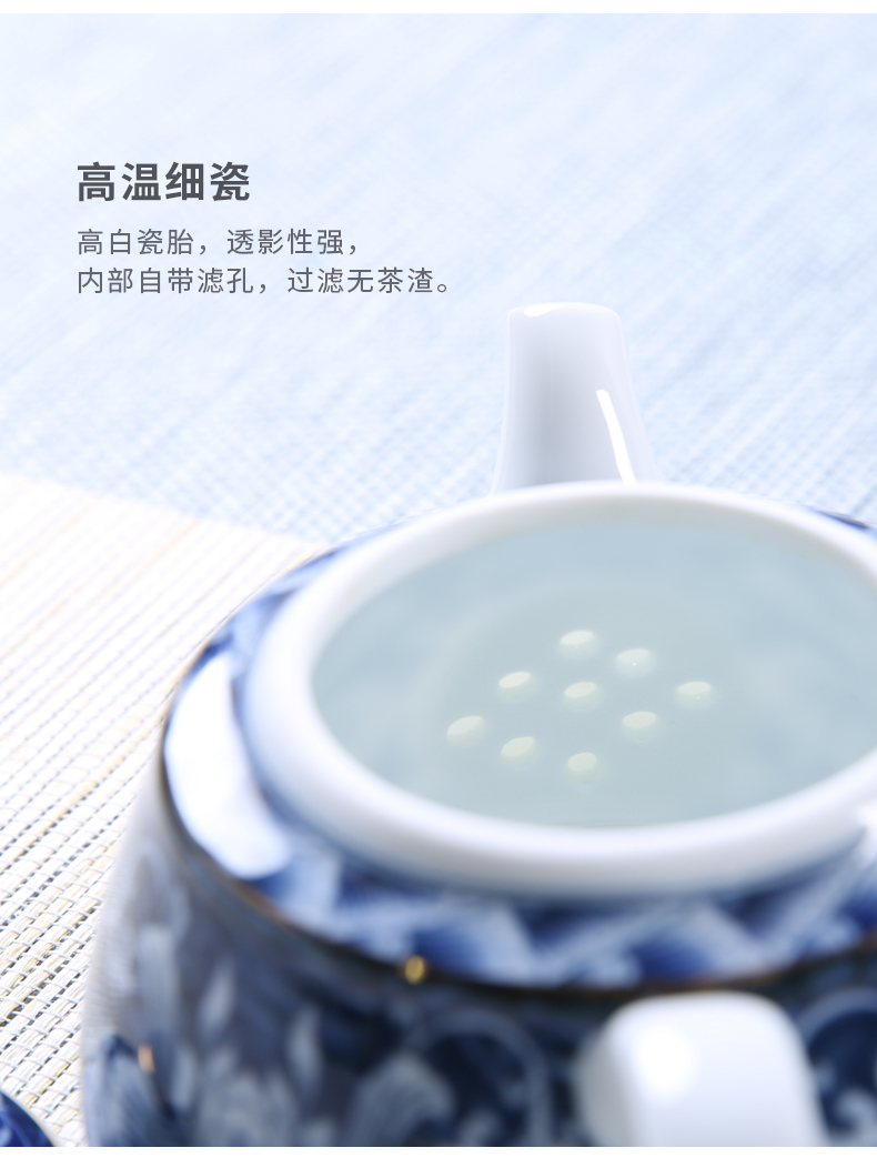 Three thousand ceramic teapot tea village household black tea pu 'er tea, large blue and white hand pot of archaize single pot