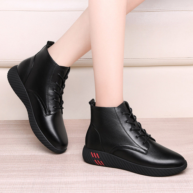 Small soles leather leather in 2021 new autumn and winter soft skin comfort lady with small boots