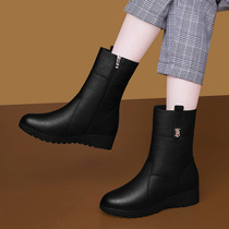 Mid-barrel boots for women Flat large cotton shoes flat heel mom shoes Soft bottom middle-aged large size winter comfortable leather boots for women