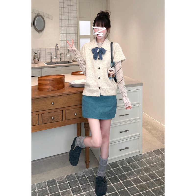 Bow-Knot Knitted Vest Paired with Layered Top and Skirt Set, a Very Stylish Korean-Style Outfit for Autumn Bow-Knot Knitted Vest Paired with Layered Top and Skirt Set, a Very Stylish Korean-Style Outfit for Autumn