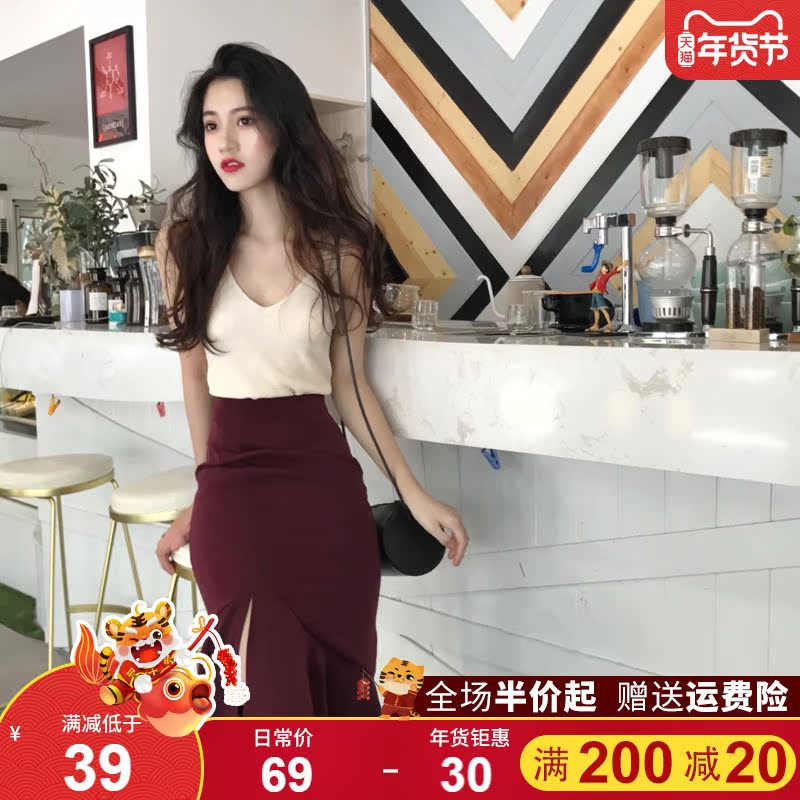 Hepburn light familiar style 2021 new female autumn skirt small man French retro two-piece set foreign pie