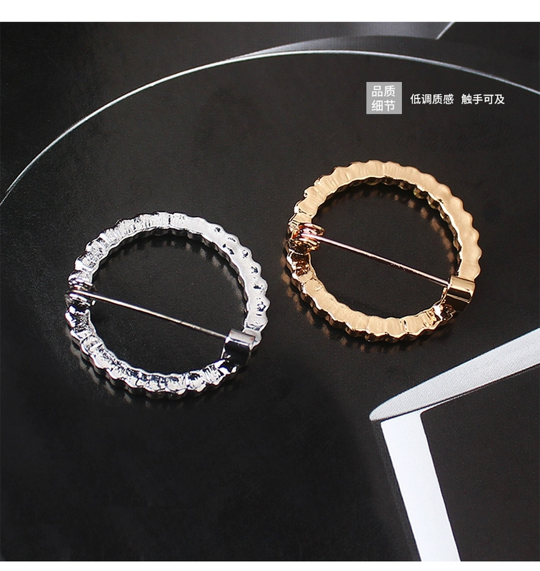 Hàn Quốc cao cấp vòng rhinestone trâm cài áo khoác nữ pin chống ánh sáng trâm cài áo len cổ lọ có khóa - Trâm cài