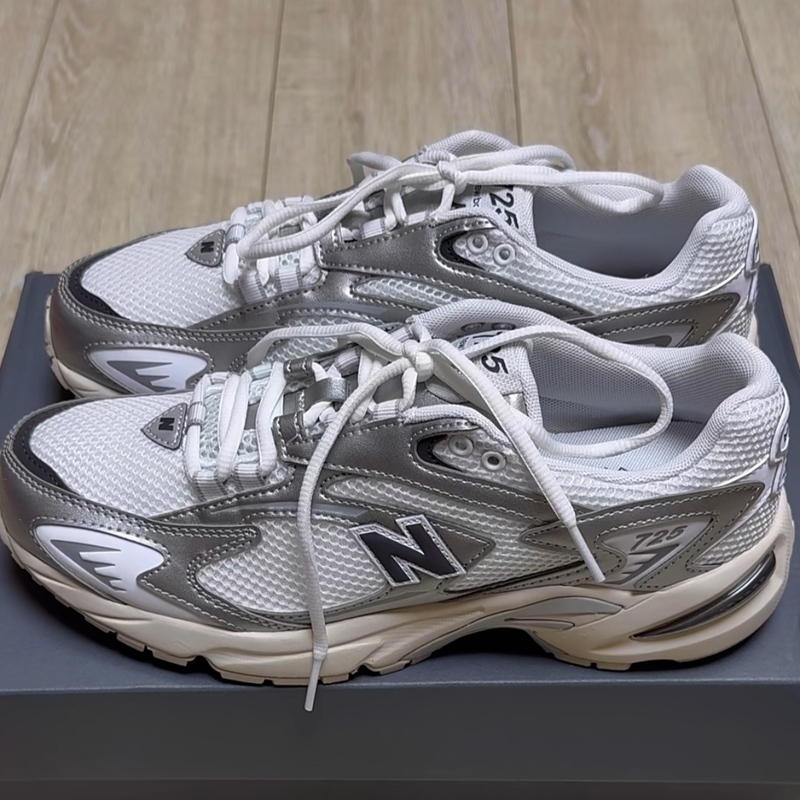 New Balance Nb 725 Comfortable and Wear-Resistant Low-Top Casual Shoes, Same Style for Men and Women, White Ml725Cg