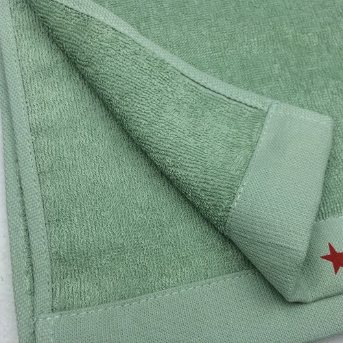 Летнее зеленое полотенце для умывания