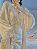 Одиночная часть легкой шампанской внешней одежды