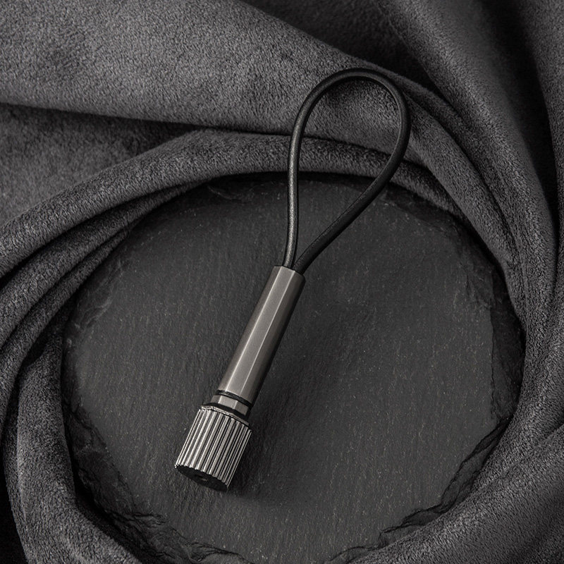 Creative Metal Key Buckle Men Brief Car Chain Personality Atmospheric Fashion Pendant Portable Mesh Red Keyring