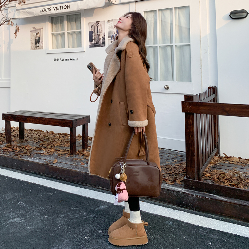 高級プラスベルベットと厚手のラムウールコート、レディースミドル丈、2024年冬新作、ファーとレザージャケット、コットンコート