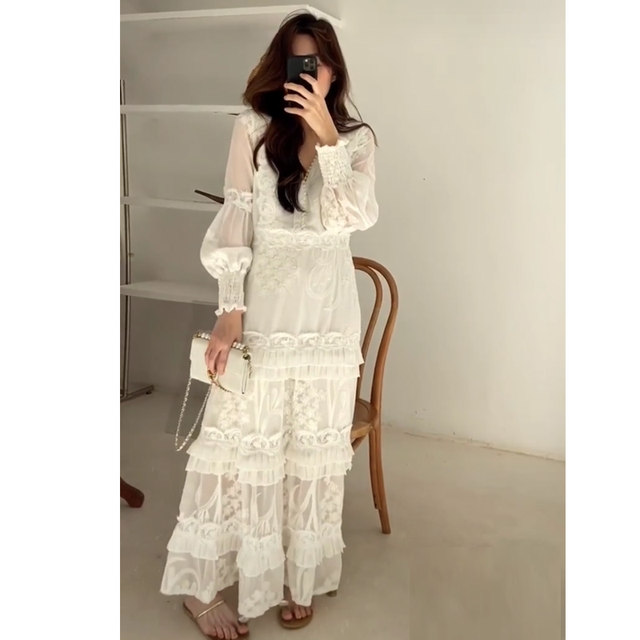 Spot spring spring V-neck heavy embroidered lace long-sleeved waist ruffled pleated cake dress vacation long skirt