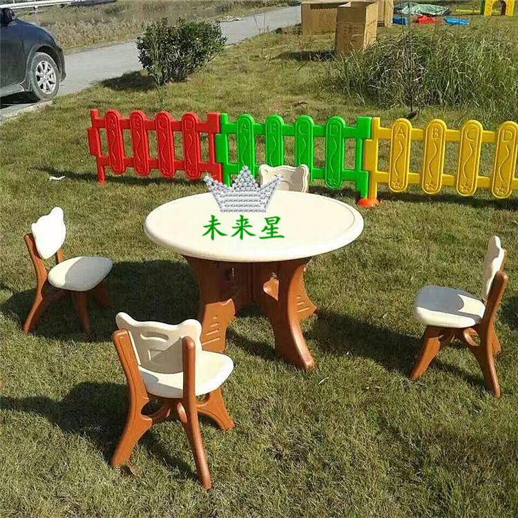 Children's room round table European learning table kindergarten set table and chair new cartoon baby handmade table and chair plastic