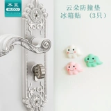 3 Установленные дверь шкафа против подушки против коллизионных подушек.