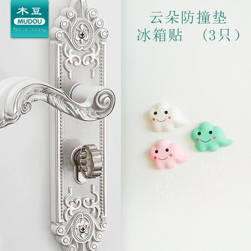 3 Установленные дверь шкафа против подушки против коллизионных подушек.