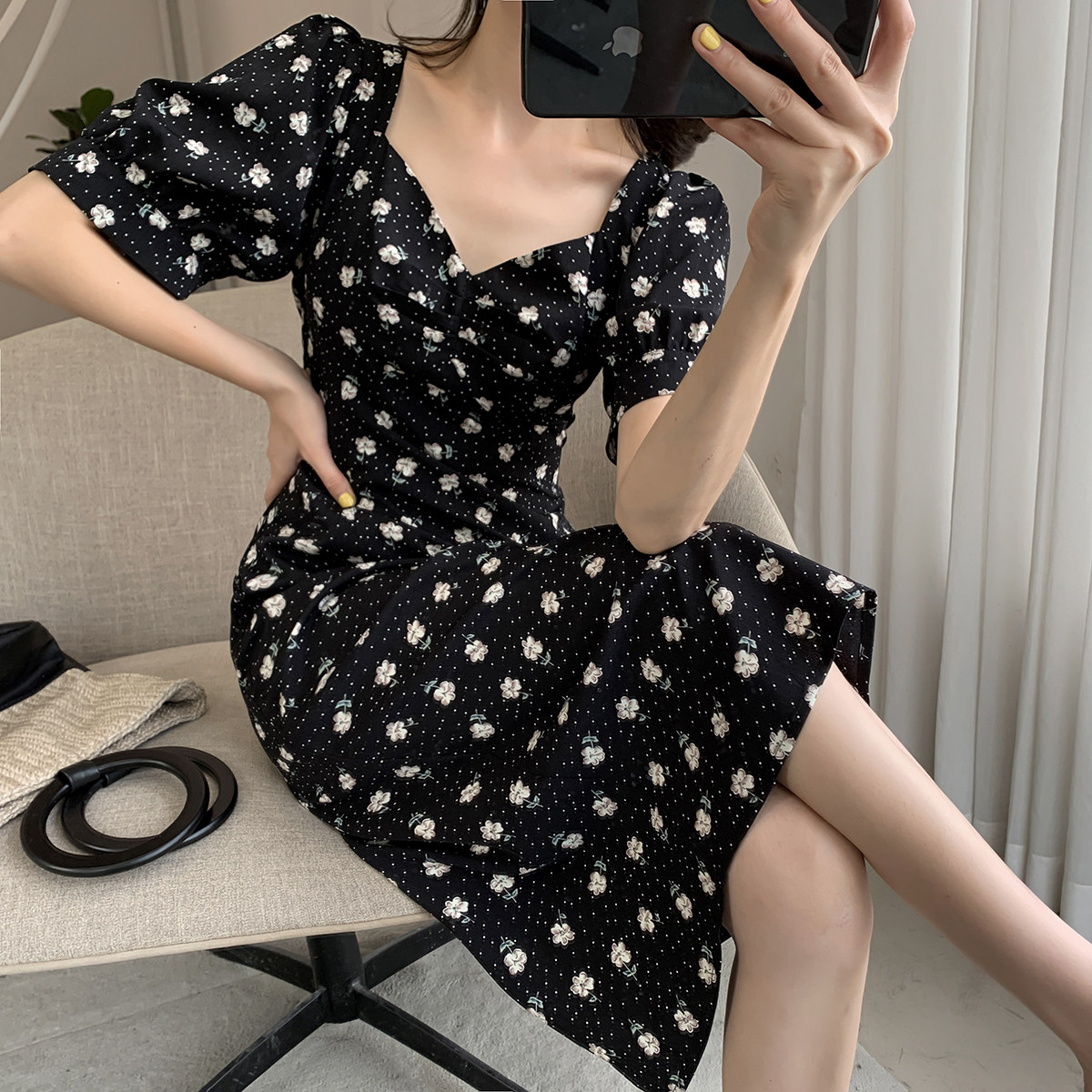 Guo Ge custom black floral dress women's 2022 new summer dress waist is thin Hepburn style square collar little black dress
