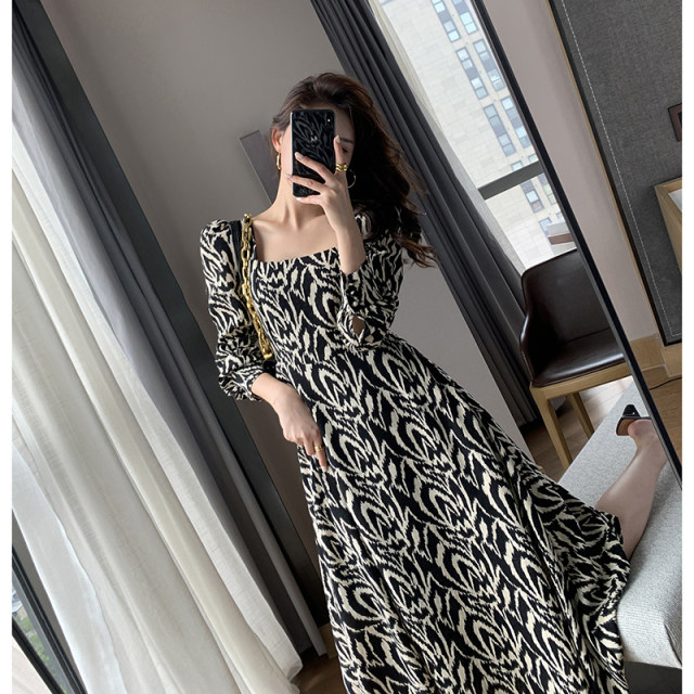 FTGUOGE floral dress female 2023 spring new long-sleeved French retro temperament square collar inner skirt