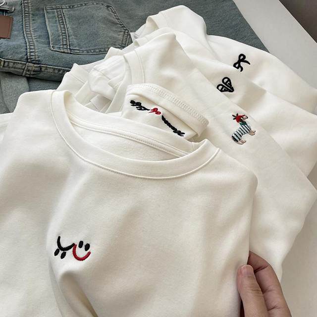 Autumn and winter embroidered white bottoming shirt for women brushed long sleeves