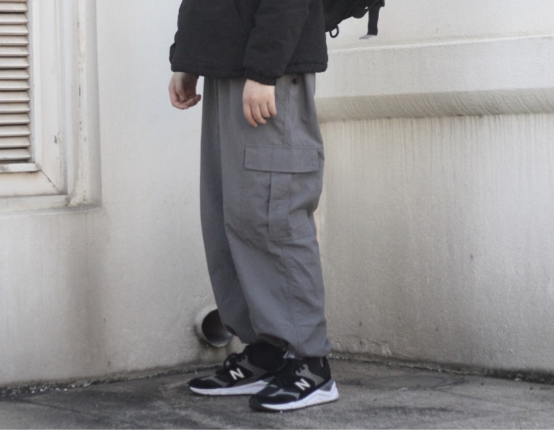 Nobody knows Three-color Japanese loose light windproof large pocket drawstring casual work clothes pants