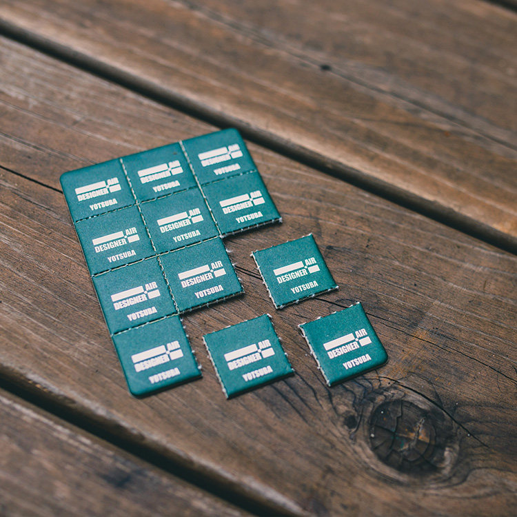 Spot ASigner car on-board fragrant sheet pendant can be snapped with twelve pieces of portable persistent aroma